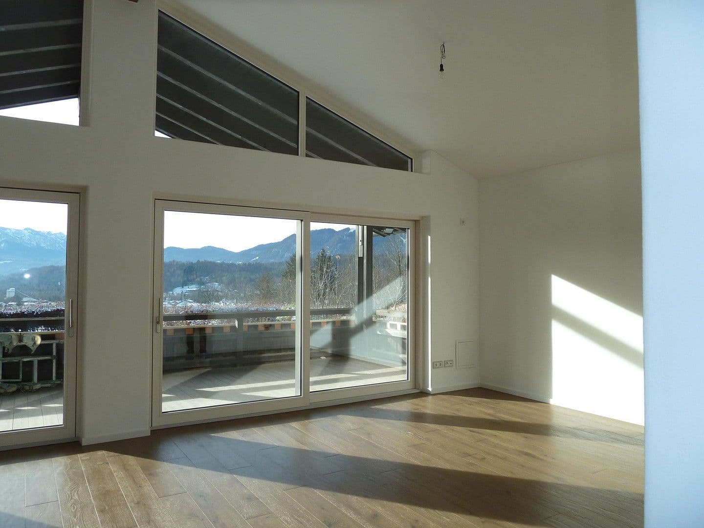 Pronájem bytu 4+1 151 m², Gaißacher Straße 82, 83646 Bad Tölz, Bavorsko Pronájem bytu 4+1 151 m², Gaißacher Straße 82, 83646 Bad Tölz, Bavorsko