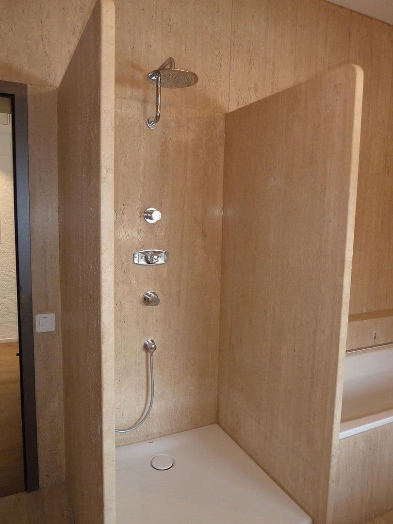 Pronájem bytu 4+1 151 m², Gaißacher Straße 82, 83646 Bad Tölz, Bavorsko Pronájem bytu 4+1 151 m², Gaißacher Straße 82, 83646 Bad Tölz, Bavorsko