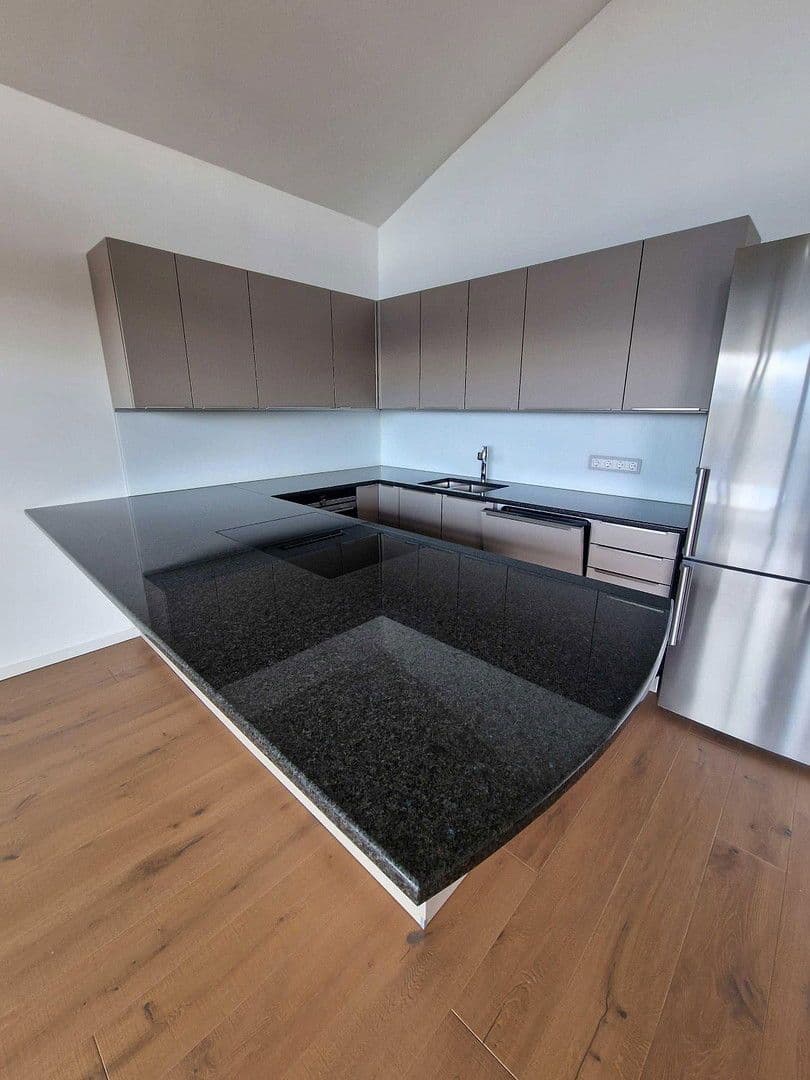 Pronájem bytu 4+1 151 m², Gaißacher Straße 82, 83646 Bad Tölz, Bavorsko Pronájem bytu 4+1 151 m², Gaißacher Straße 82, 83646 Bad Tölz, Bavorsko