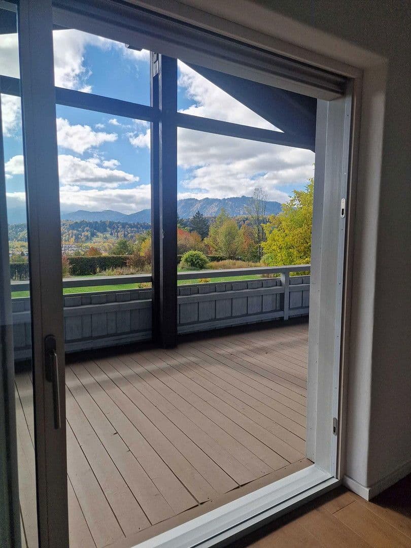 Pronájem bytu 4+1 151 m², Gaißacher Straße 82, 83646 Bad Tölz, Bavorsko Pronájem bytu 4+1 151 m², Gaißacher Straße 82, 83646 Bad Tölz, Bavorsko