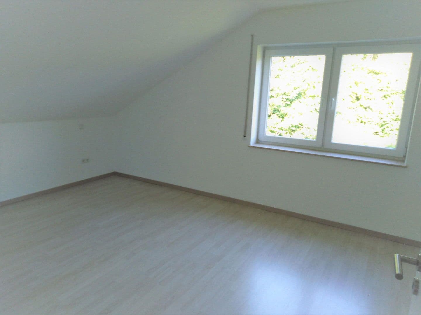 Pronájem bytu 3+1 60 m², Schwäbisch Gmünd, Bádensko-Württembersko Pronájem bytu 3+1 60 m², Schwäbisch Gmünd, Bádensko-Württembersko
