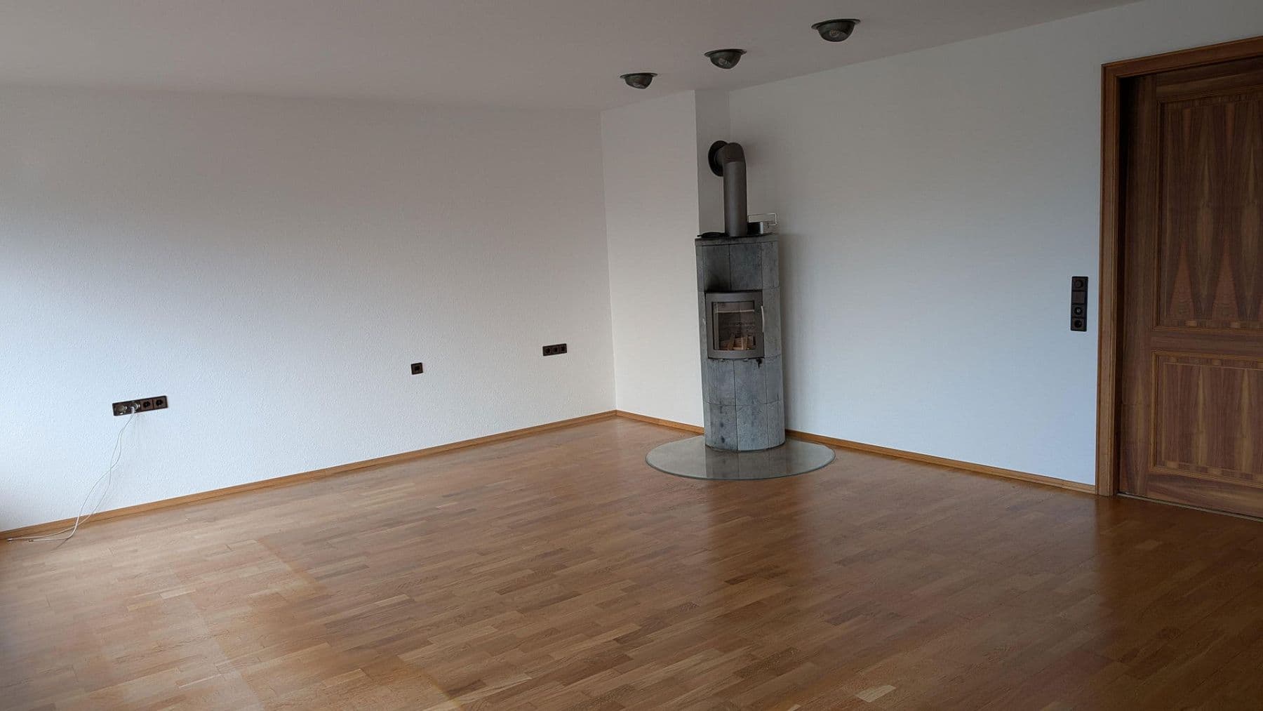 Pronájem bytu 3+1 120 m², Bürgermeister-Fröber-Weg 2, Kreuzwertheim, Bavorsko Pronájem bytu 3+1 120 m², Bürgermeister-Fröber-Weg 2, Kreuzwertheim, Bavorsko