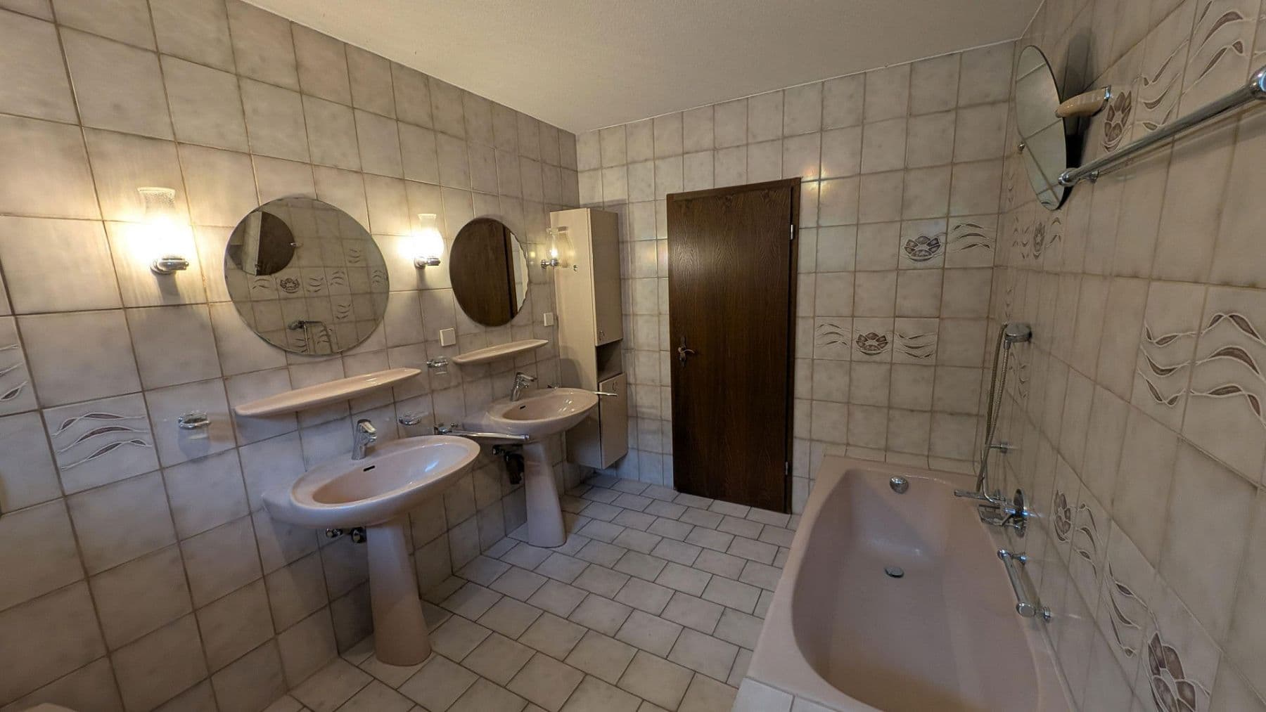 Pronájem bytu 3+1 120 m², Bürgermeister-Fröber-Weg 2, Kreuzwertheim, Bavorsko Pronájem bytu 3+1 120 m², Bürgermeister-Fröber-Weg 2, Kreuzwertheim, Bavorsko