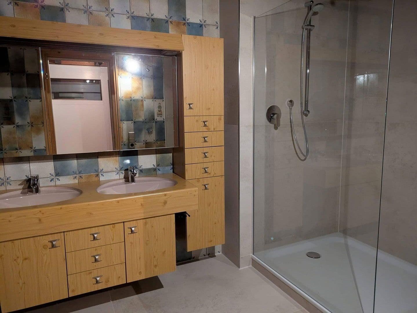 Prodej domu 255 m², pozemek 700 m², Neustadt an der Aisch, Bavorsko Prodej domu 255 m², pozemek 700 m², Neustadt an der Aisch, Bavorsko