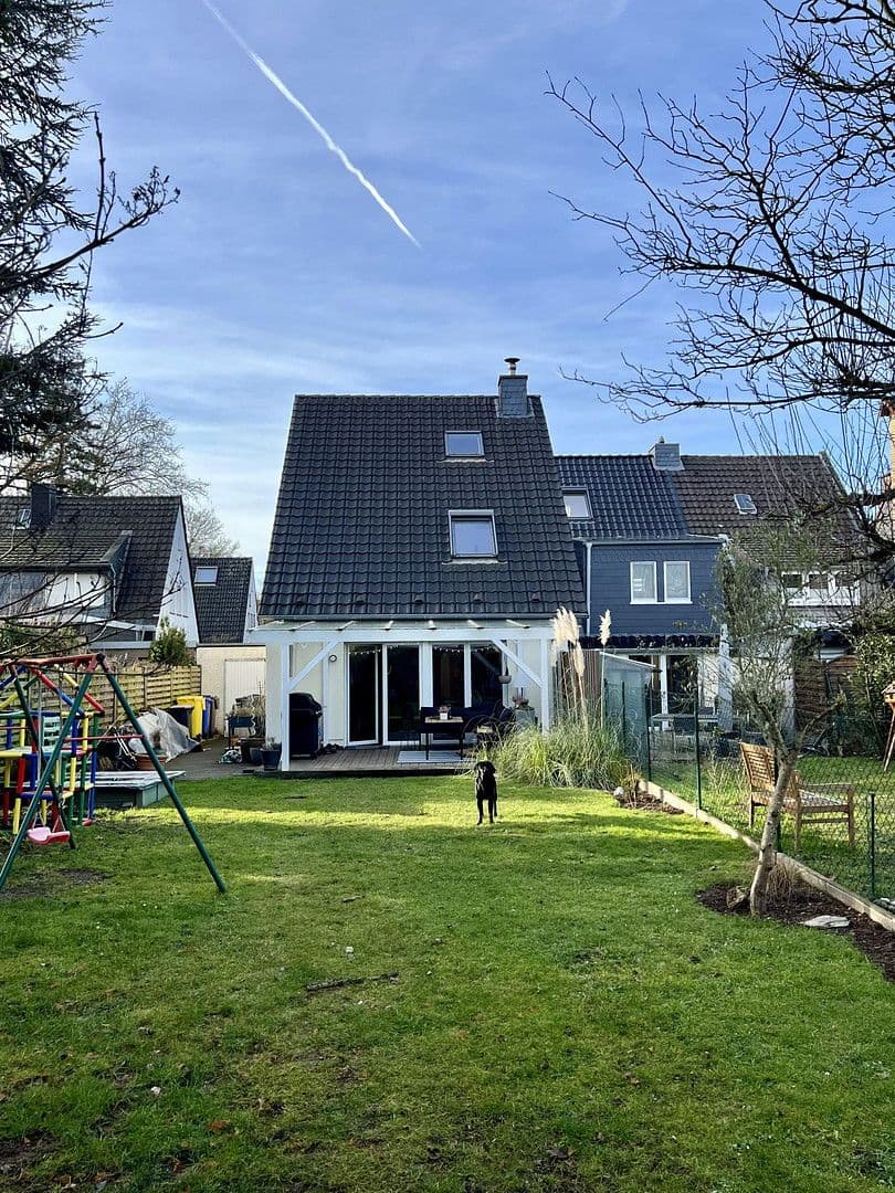 Prodej domu 127 m², pozemek 404 m², Neuss, Severní Porýní-Vestfálsko Prodej domu 127 m², pozemek 404 m², Neuss, Severní Porýní-Vestfálsko