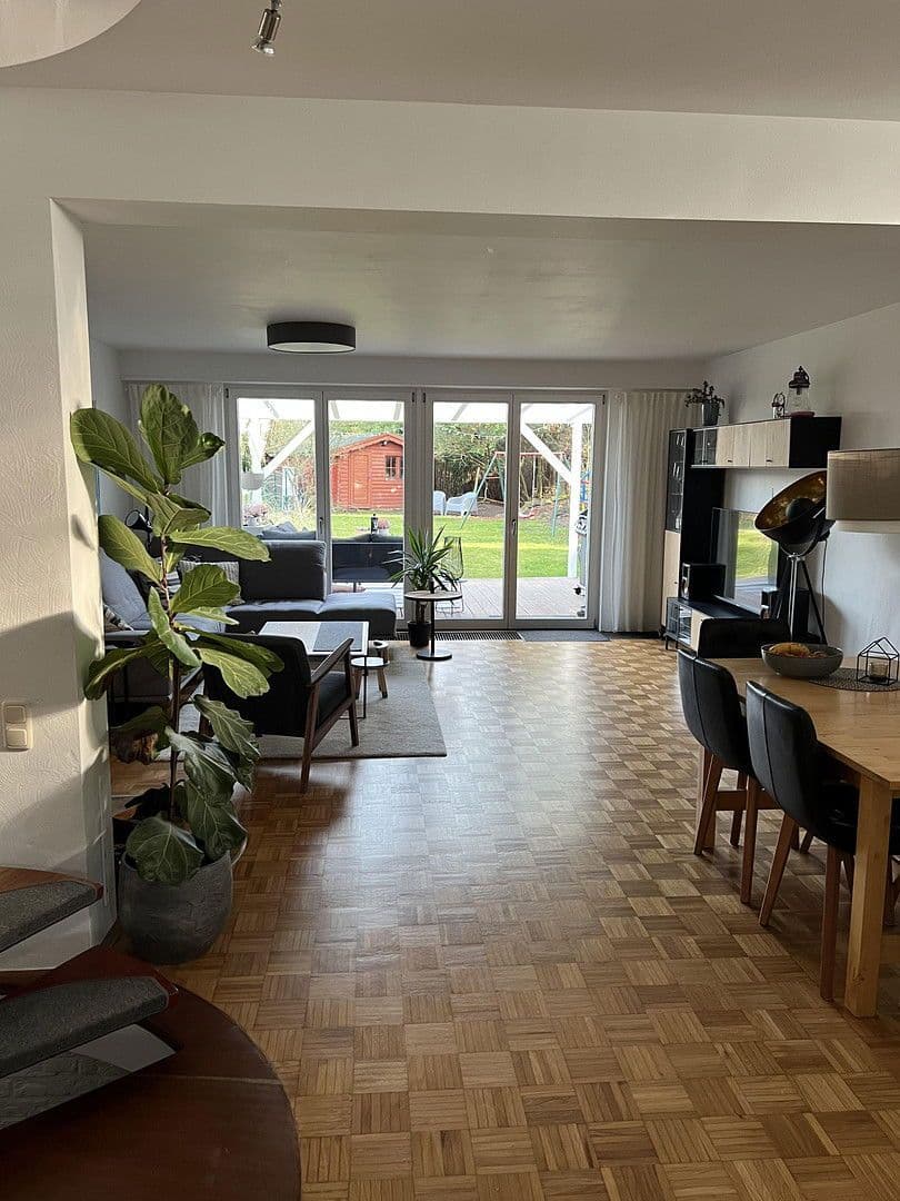 Prodej domu 127 m², pozemek 404 m², Neuss, Severní Porýní-Vestfálsko Prodej domu 127 m², pozemek 404 m², Neuss, Severní Porýní-Vestfálsko