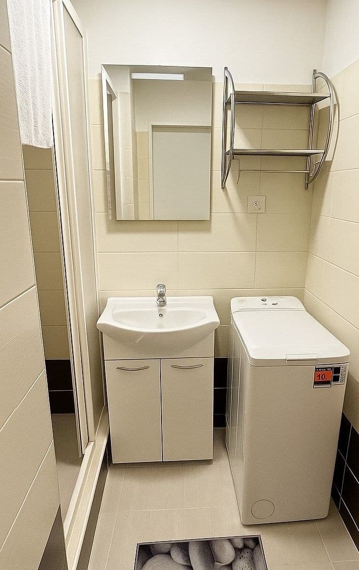 Pronájem bytu 1+kk 30 m², Ostravská, Kladno, Středočeský kraj Pronájem bytu 1+kk 30 m², Ostravská, Kladno, Středočeský kraj