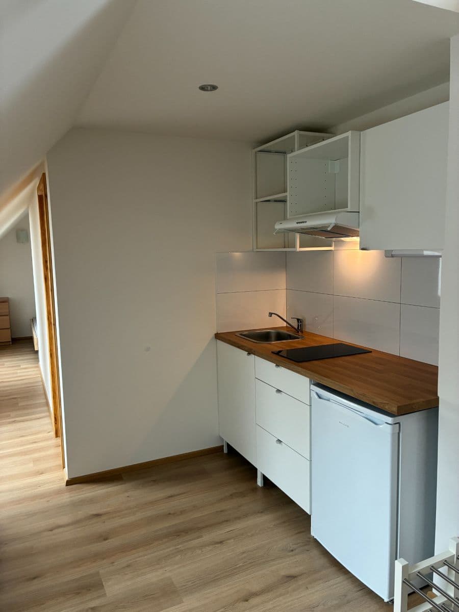 Pronájem bytu 1+kk 32 m², Za Mlýnem, Hostivice, Středočeský kraj Pronájem bytu 1+kk 32 m², Za Mlýnem, Hostivice, Středočeský kraj