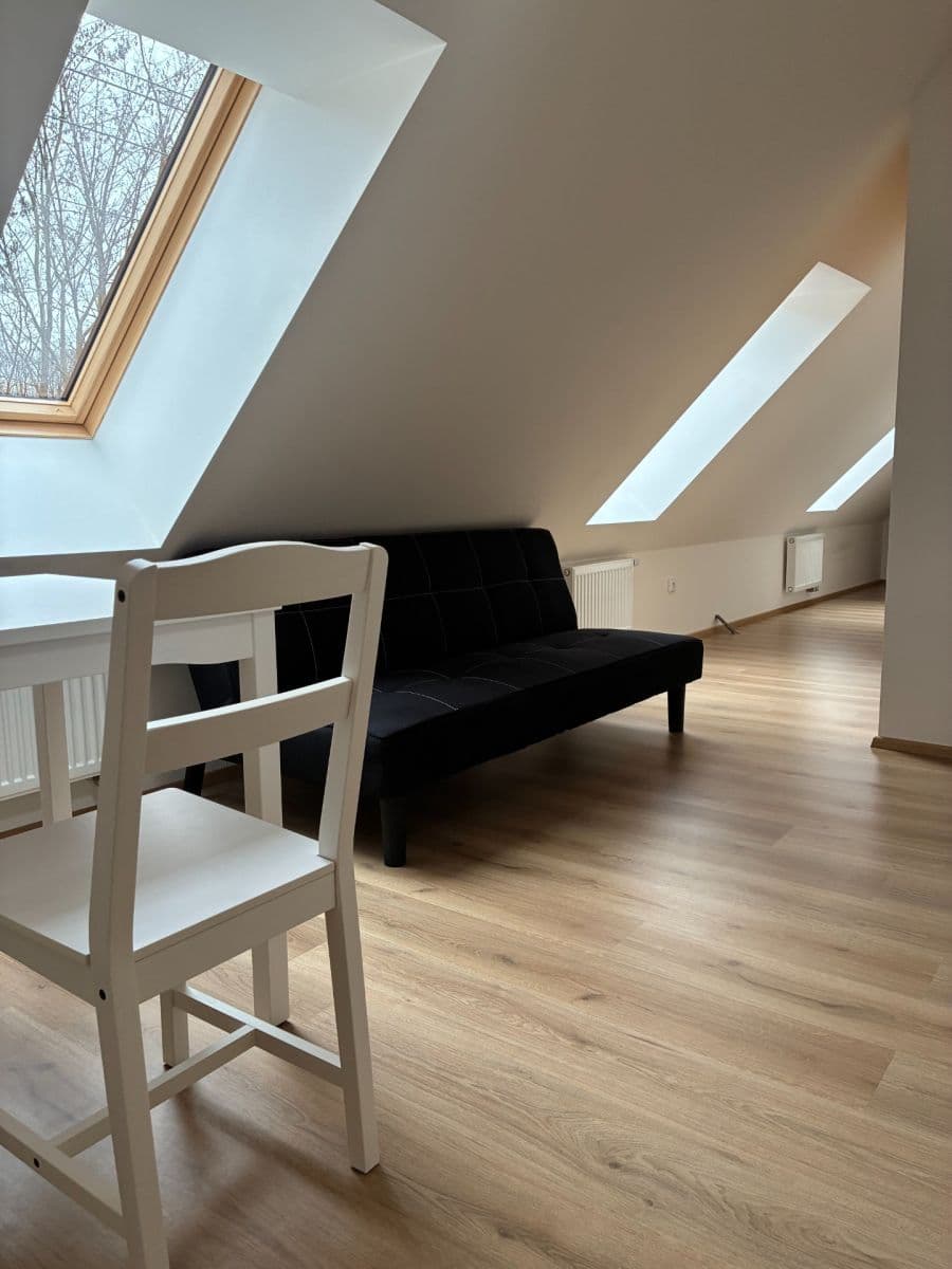 Pronájem bytu 1+kk 32 m², Za Mlýnem, Hostivice, Středočeský kraj Pronájem bytu 1+kk 32 m², Za Mlýnem, Hostivice, Středočeský kraj