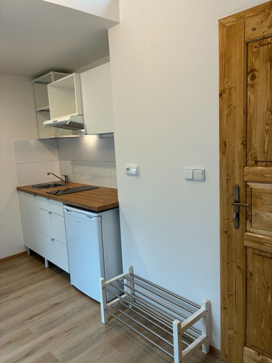 Pronájem bytu 1+kk 32 m², Za Mlýnem, Hostivice, Středočeský kraj Pronájem bytu 1+kk 32 m², Za Mlýnem, Hostivice, Středočeský kraj