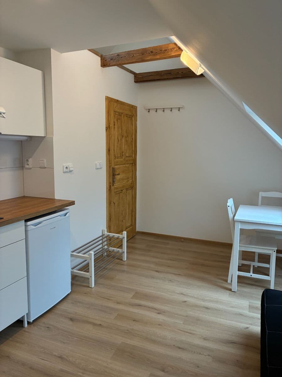 Pronájem bytu 1+kk 32 m², Za Mlýnem, Hostivice, Středočeský kraj Pronájem bytu 1+kk 32 m², Za Mlýnem, Hostivice, Středočeský kraj