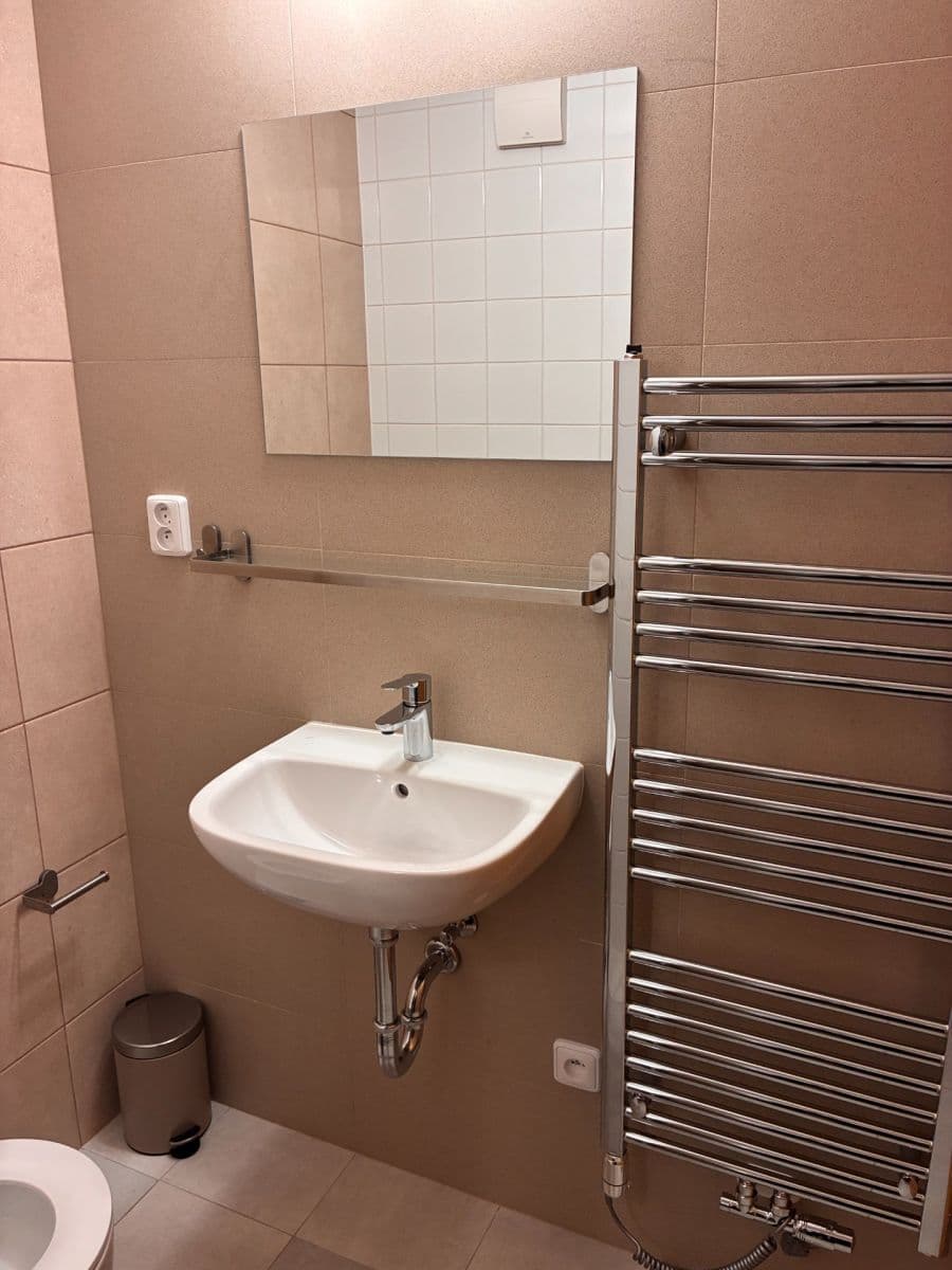 Pronájem bytu 1+kk 32 m², Za Mlýnem, Hostivice, Středočeský kraj Pronájem bytu 1+kk 32 m², Za Mlýnem, Hostivice, Středočeský kraj