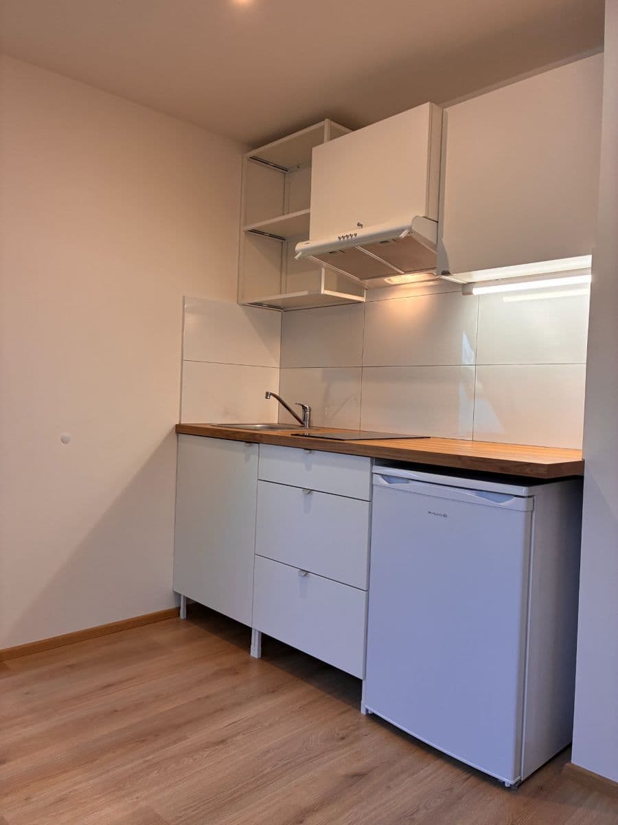 Pronájem bytu 1+kk 32 m², Za Mlýnem, Hostivice, Středočeský kraj Pronájem bytu 1+kk 32 m², Za Mlýnem, Hostivice, Středočeský kraj
