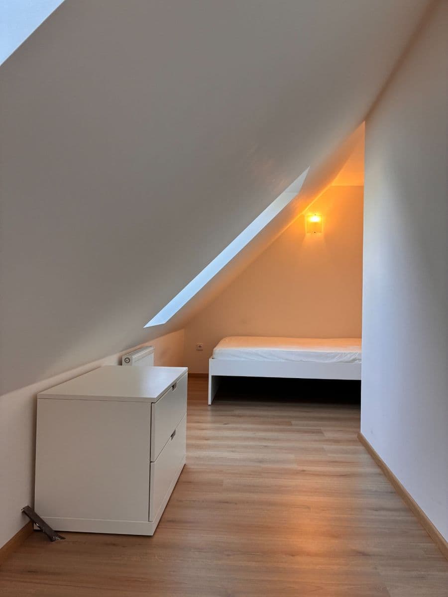 Pronájem bytu 1+kk 32 m², Za Mlýnem, Hostivice, Středočeský kraj Pronájem bytu 1+kk 32 m², Za Mlýnem, Hostivice, Středočeský kraj