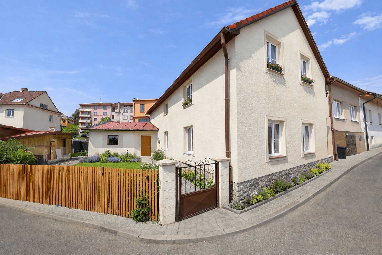 Prodej domu 166 m², pozemek 226 m², Lovčen, Ledeč nad Sázavou, Kraj Vysočina Prodej domu 166 m², pozemek 226 m², Lovčen, Ledeč nad Sázavou, Kraj Vysočina