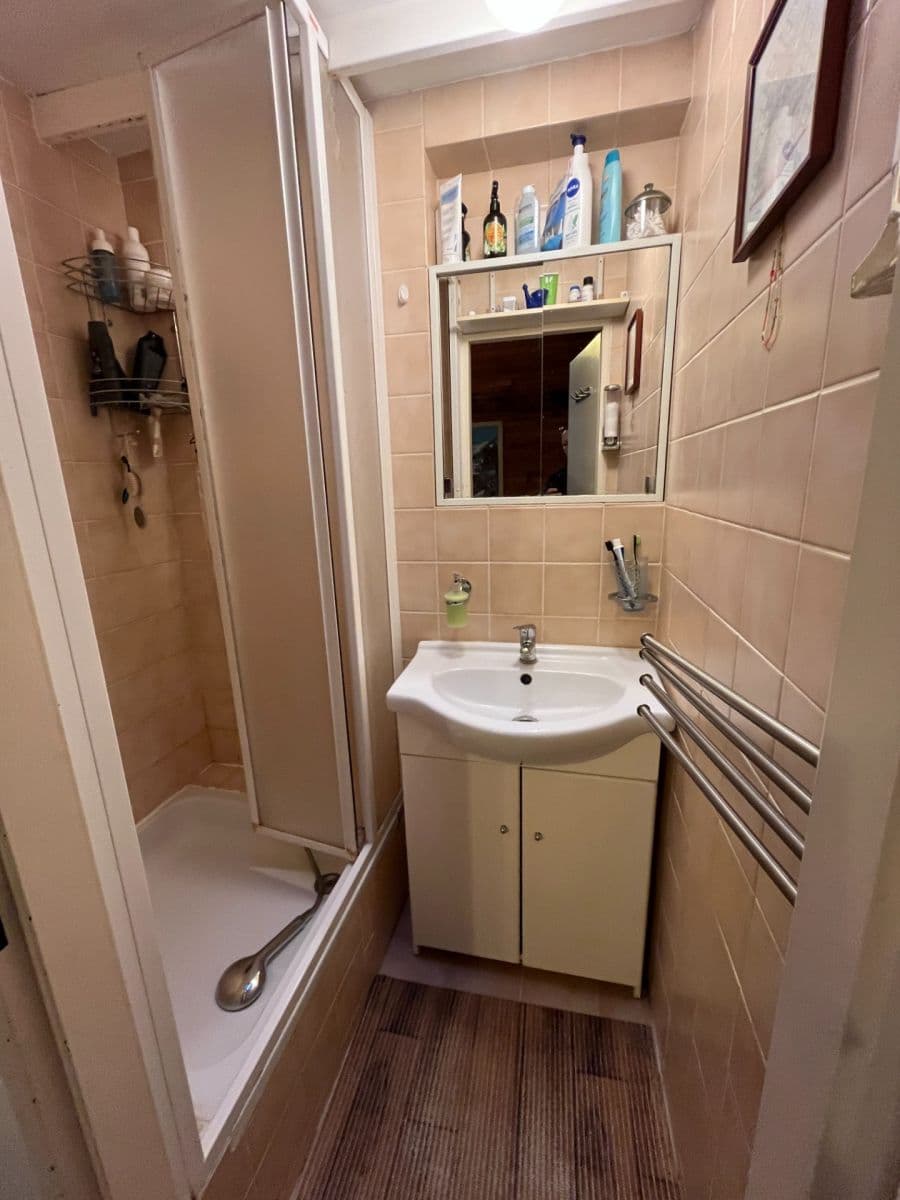 Prodej domu 130 m², pozemek 100 m², Brigádníků, Praha, Praha Prodej domu 130 m², pozemek 100 m², Brigádníků, Praha, Praha