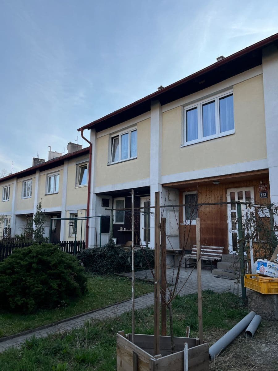 Prodej domu 130 m², pozemek 100 m², Brigádníků, Praha, Praha Prodej domu 130 m², pozemek 100 m², Brigádníků, Praha, Praha