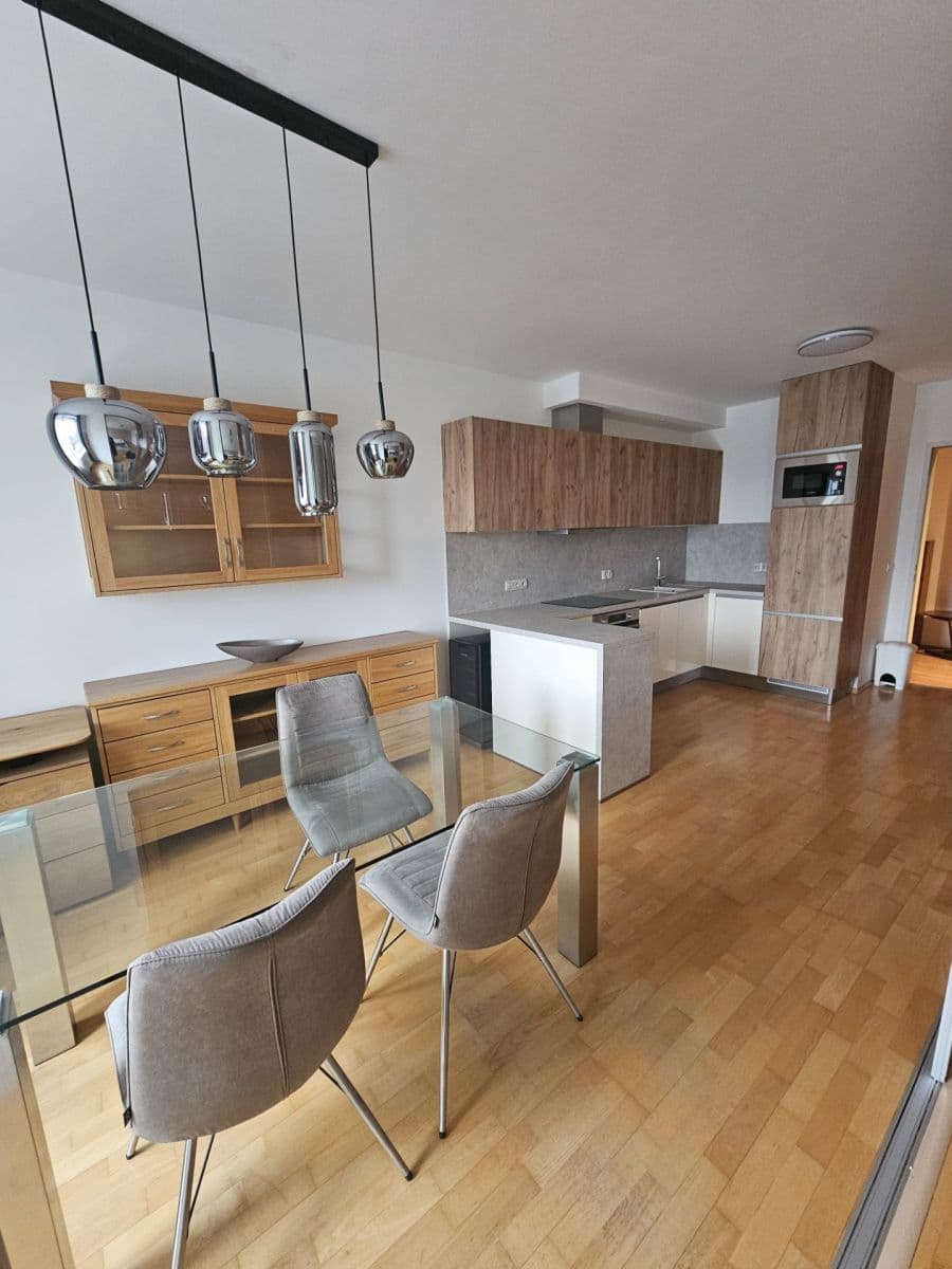 Pronájem bytu 2+1 82 m², U Zvonařky, Praha, Praha Pronájem bytu 2+1 82 m², U Zvonařky, Praha, Praha