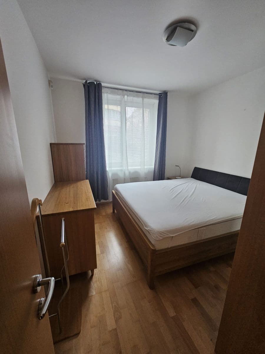 Pronájem bytu 2+1 82 m², U Zvonařky, Praha, Praha Pronájem bytu 2+1 82 m², U Zvonařky, Praha, Praha