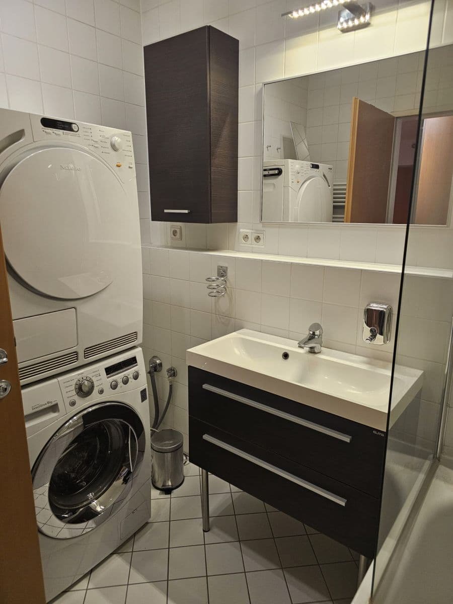 Pronájem bytu 2+1 82 m², U Zvonařky, Praha, Praha Pronájem bytu 2+1 82 m², U Zvonařky, Praha, Praha