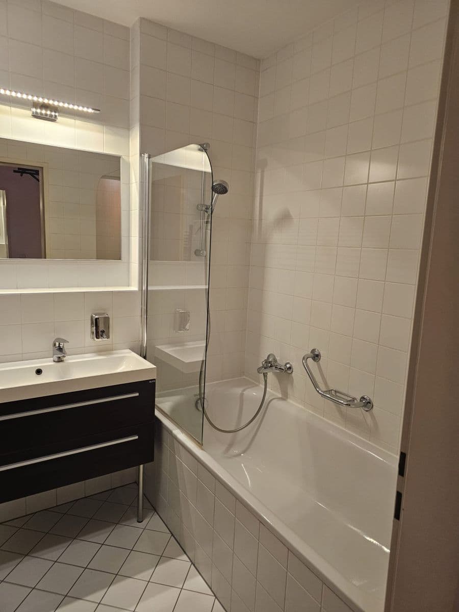 Pronájem bytu 2+1 82 m², U Zvonařky, Praha, Praha Pronájem bytu 2+1 82 m², U Zvonařky, Praha, Praha