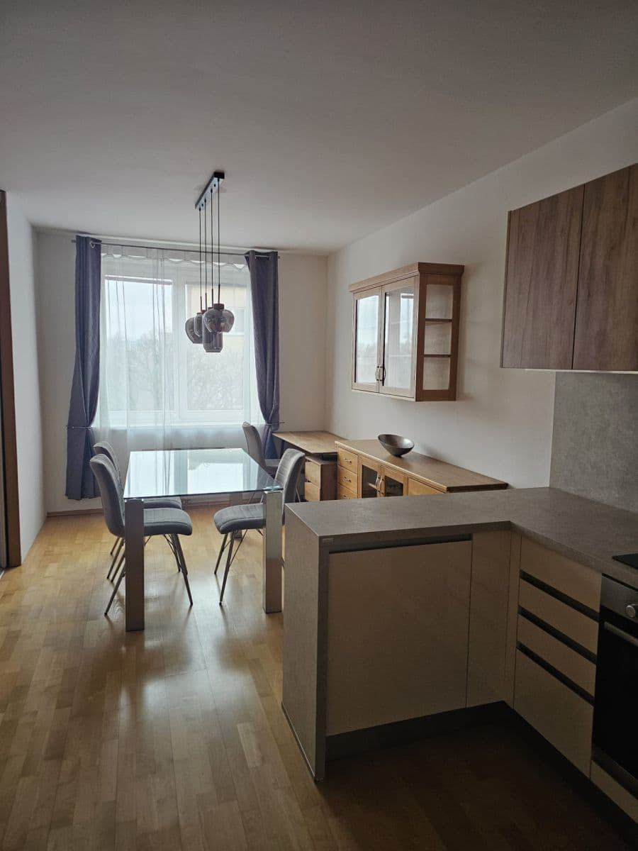Pronájem bytu 2+1 82 m², U Zvonařky, Praha, Praha Pronájem bytu 2+1 82 m², U Zvonařky, Praha, Praha