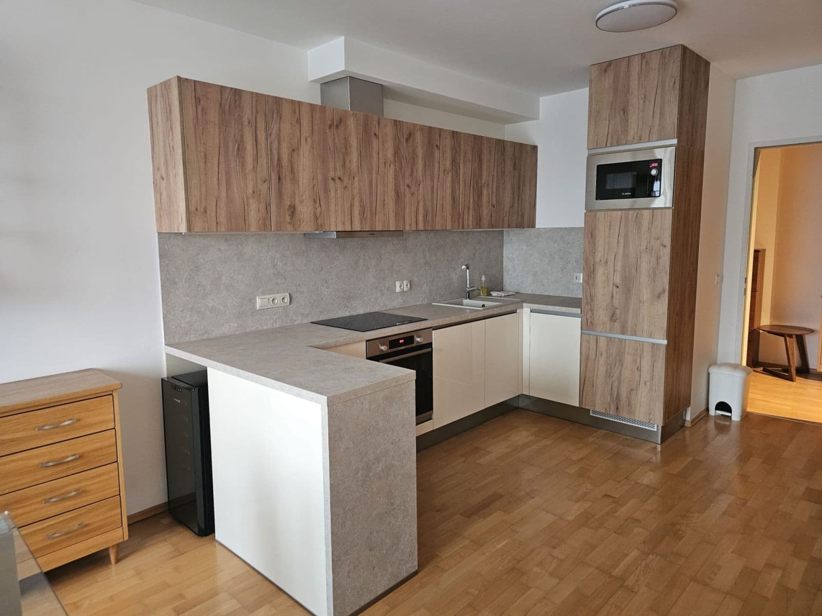 Pronájem bytu 2+1 82 m², U Zvonařky, Praha, Praha Pronájem bytu 2+1 82 m², U Zvonařky, Praha, Praha