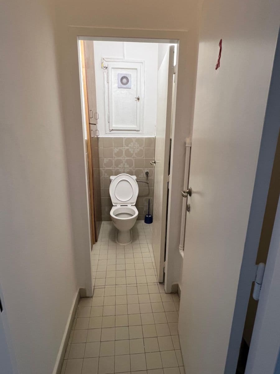 Pronájem bytu 3+1 108 m², Nikoly Tesly, Praha, Praha Pronájem bytu 3+1 108 m², Nikoly Tesly, Praha, Praha