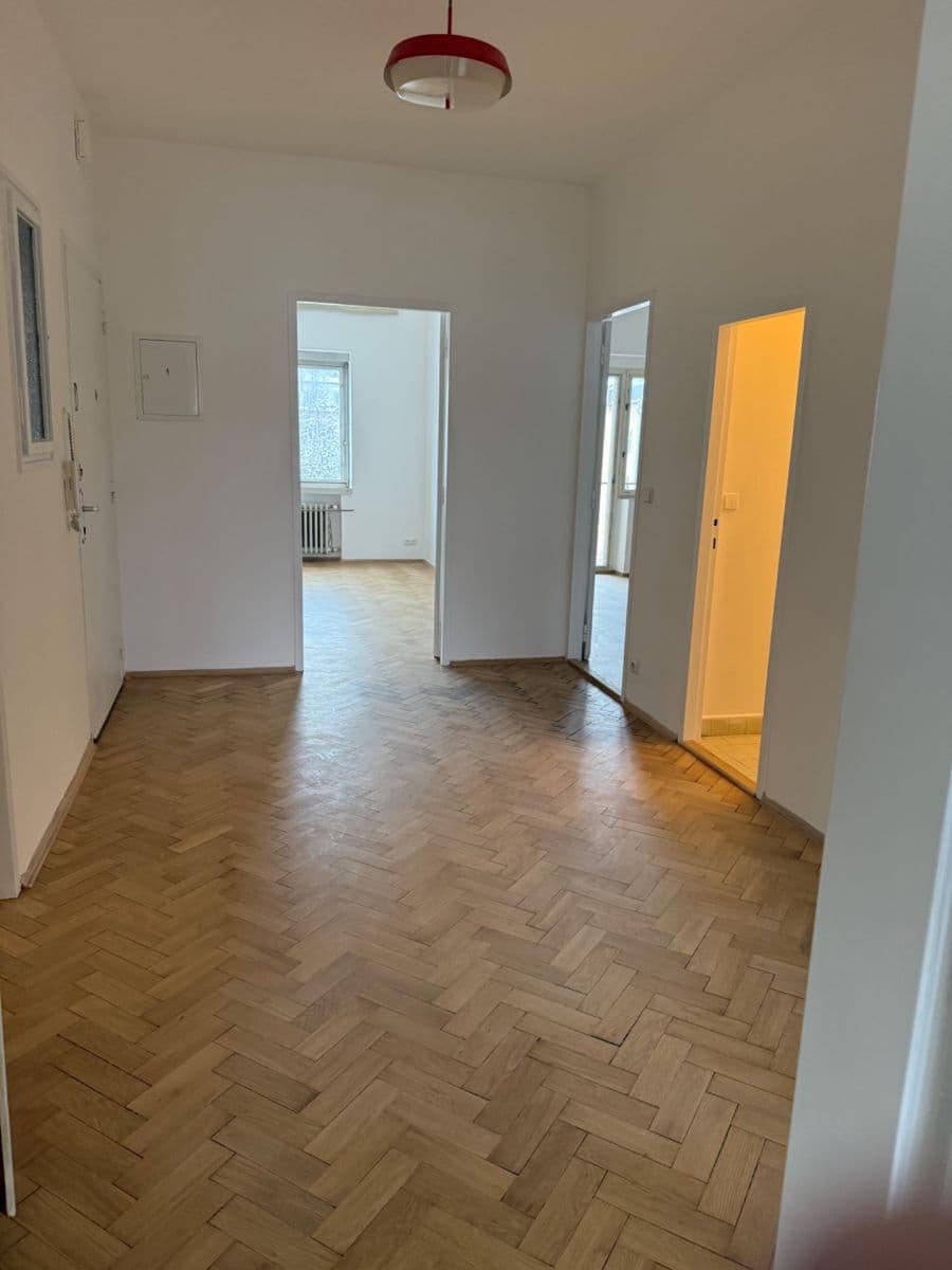 Pronájem bytu 3+1 108 m², Nikoly Tesly, Praha, Praha Pronájem bytu 3+1 108 m², Nikoly Tesly, Praha, Praha