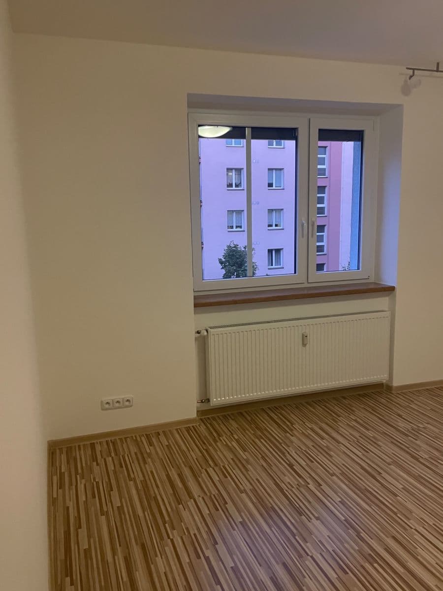 Pronájem bytu 1+1 42 m², Klatovská třída, Plzeň, Plzeňský kraj Pronájem bytu 1+1 42 m², Klatovská třída, Plzeň, Plzeňský kraj