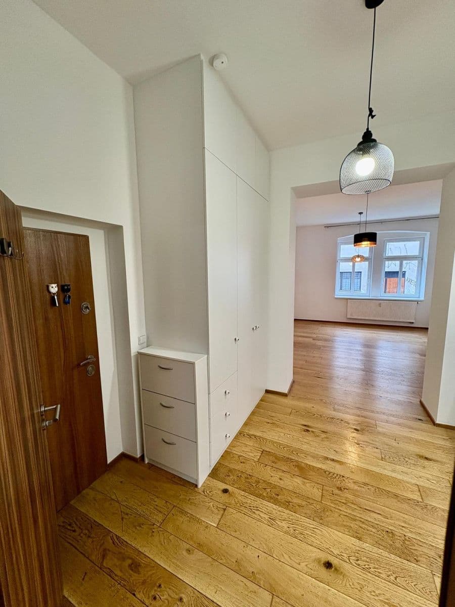 Pronájem bytu 1+1 39 m², Ve Vrchu, Praha, Praha Pronájem bytu 1+1 39 m², Ve Vrchu, Praha, Praha