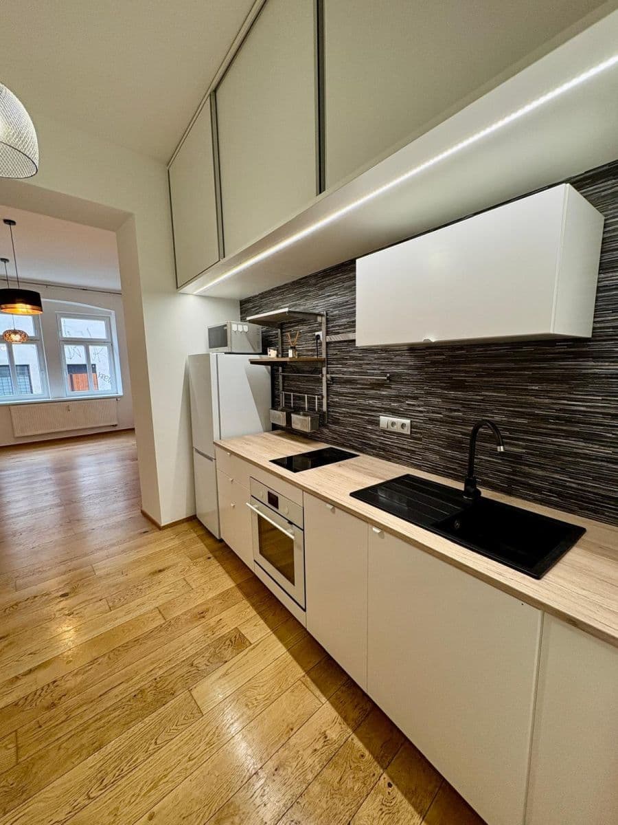 Pronájem bytu 1+1 39 m², Ve Vrchu, Praha, Praha Pronájem bytu 1+1 39 m², Ve Vrchu, Praha, Praha