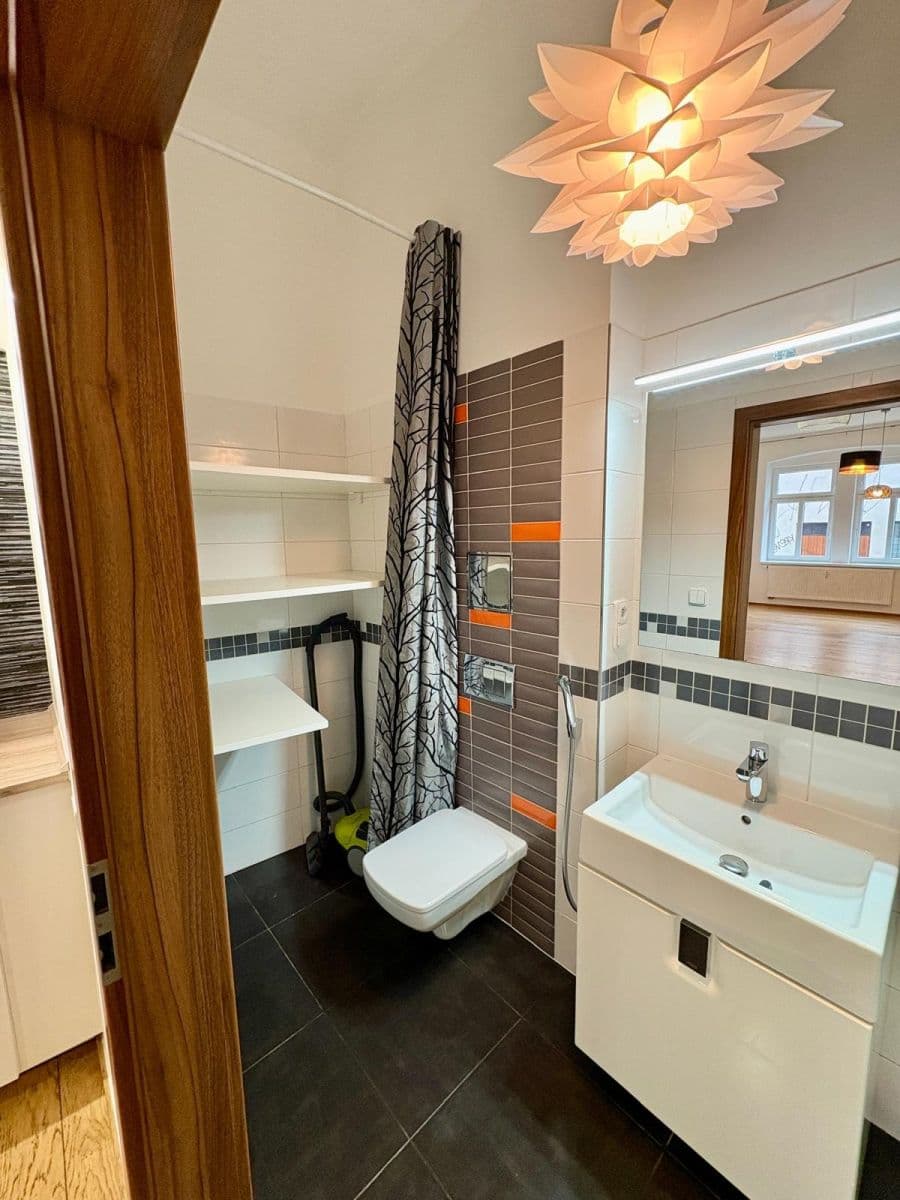 Pronájem bytu 1+1 39 m², Ve Vrchu, Praha, Praha Pronájem bytu 1+1 39 m², Ve Vrchu, Praha, Praha