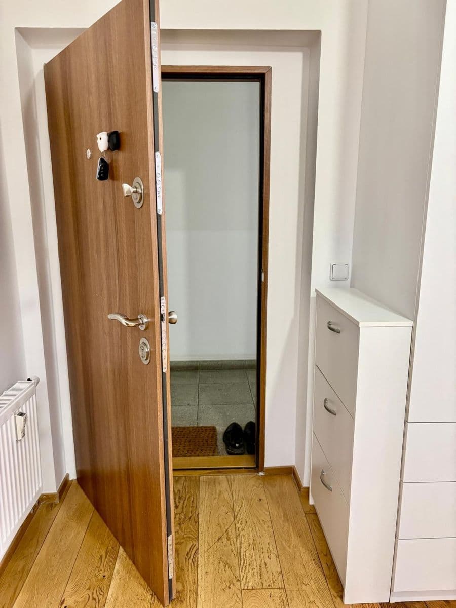 Pronájem bytu 1+1 39 m², Ve Vrchu, Praha, Praha Pronájem bytu 1+1 39 m², Ve Vrchu, Praha, Praha