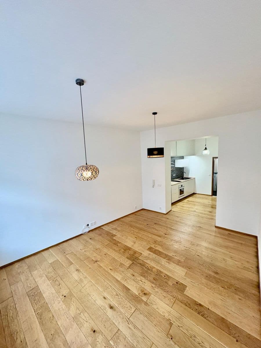 Pronájem bytu 1+1 39 m², Ve Vrchu, Praha, Praha Pronájem bytu 1+1 39 m², Ve Vrchu, Praha, Praha
