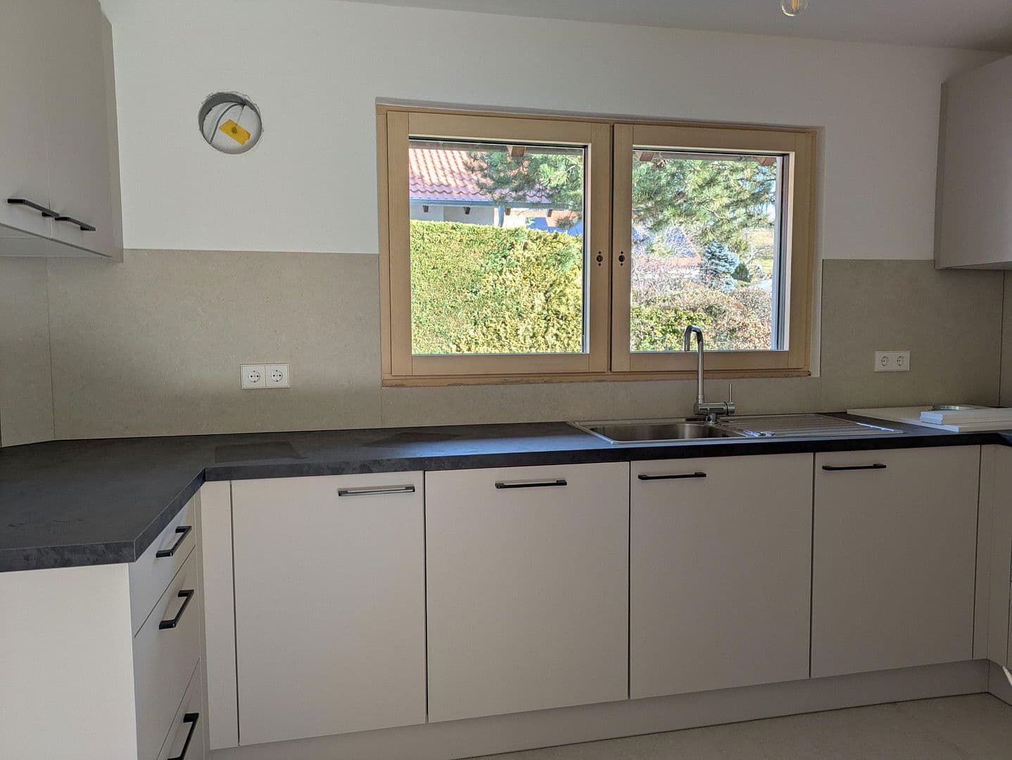 Pronájem bytu 2+1 73 m², Eningen unter Achalm, Bádensko-Württembersko Pronájem bytu 2+1 73 m², Eningen unter Achalm, Bádensko-Württembersko