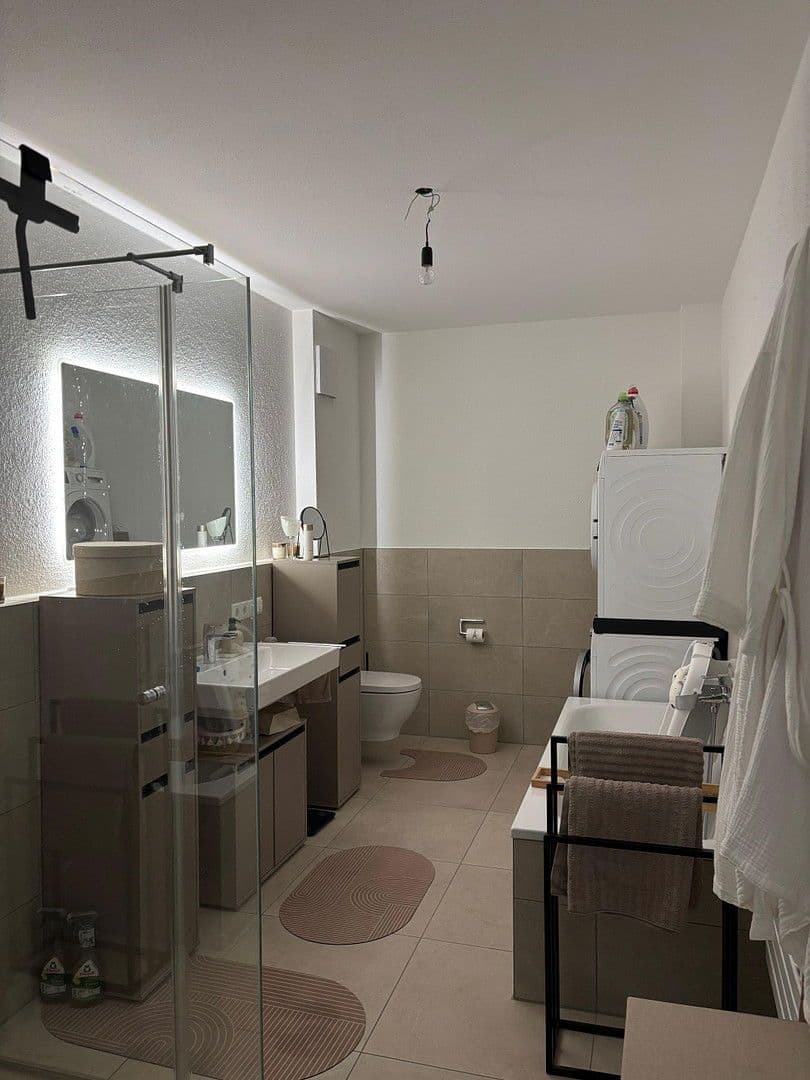 Pronájem bytu 3+1 83 m², Bahnhofstr. 18b, Grafing, Bavorsko Pronájem bytu 3+1 83 m², Bahnhofstr. 18b, Grafing, Bavorsko