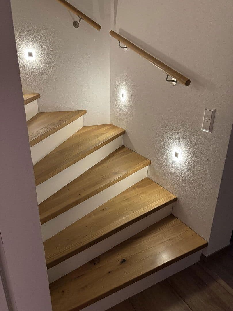 Prodej domu 227 m², pozemek 639 m², Laupheim, Bádensko-Württembersko Prodej domu 227 m², pozemek 639 m², Laupheim, Bádensko-Württembersko