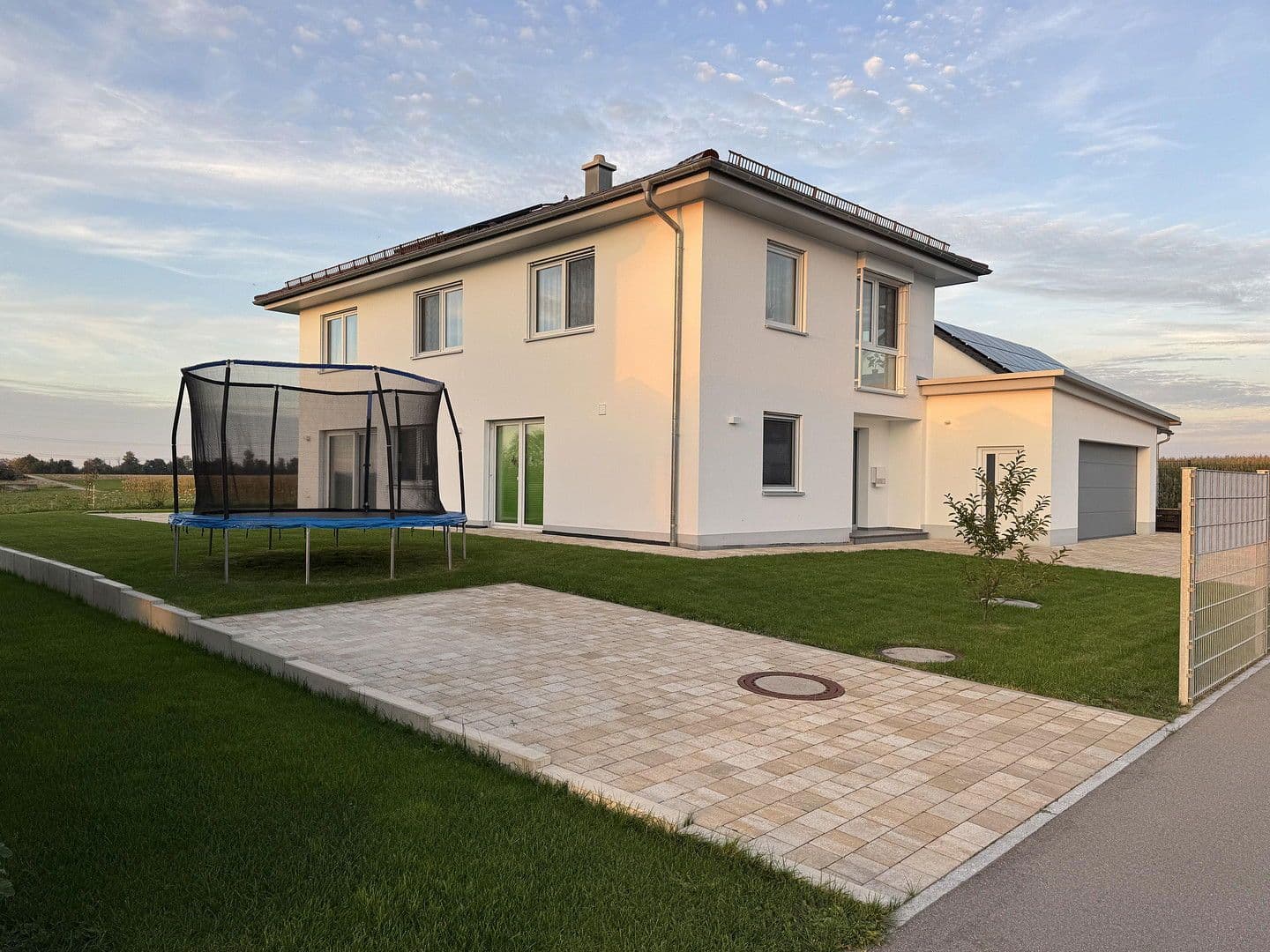 Prodej domu 227 m², pozemek 639 m², Laupheim, Bádensko-Württembersko Prodej domu 227 m², pozemek 639 m², Laupheim, Bádensko-Württembersko