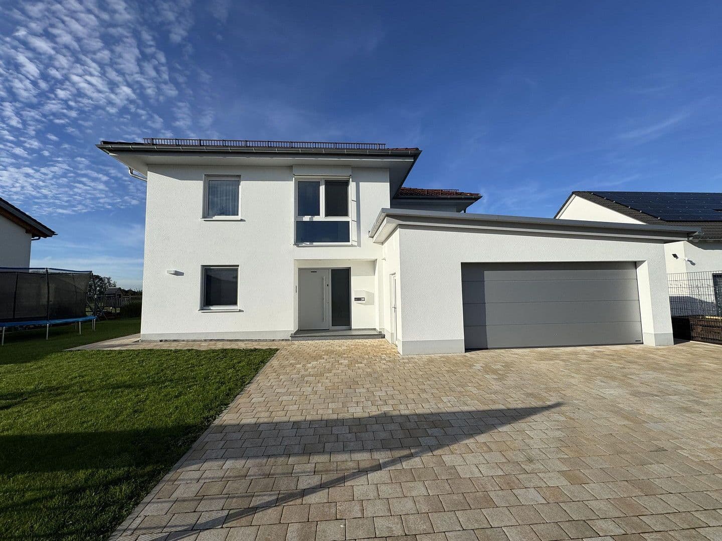 Prodej domu 227 m², pozemek 639 m², Laupheim, Bádensko-Württembersko Prodej domu 227 m², pozemek 639 m², Laupheim, Bádensko-Württembersko