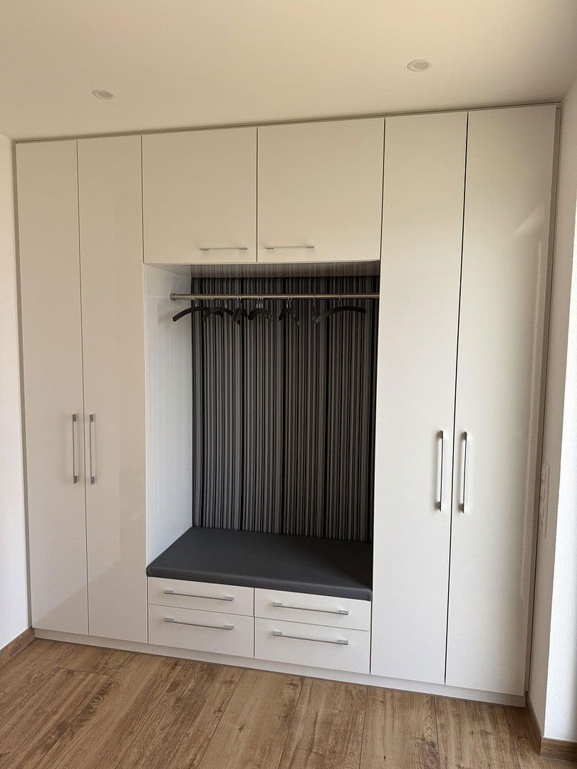 Prodej domu 227 m², pozemek 639 m², Laupheim, Bádensko-Württembersko Prodej domu 227 m², pozemek 639 m², Laupheim, Bádensko-Württembersko