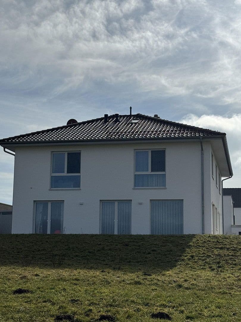 Prodej domu 227 m², pozemek 639 m², Laupheim, Bádensko-Württembersko Prodej domu 227 m², pozemek 639 m², Laupheim, Bádensko-Württembersko