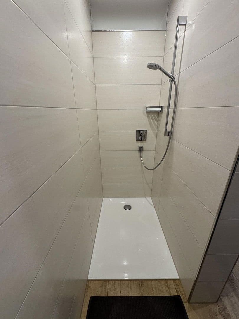 Prodej domu 227 m², pozemek 639 m², Laupheim, Bádensko-Württembersko Prodej domu 227 m², pozemek 639 m², Laupheim, Bádensko-Württembersko