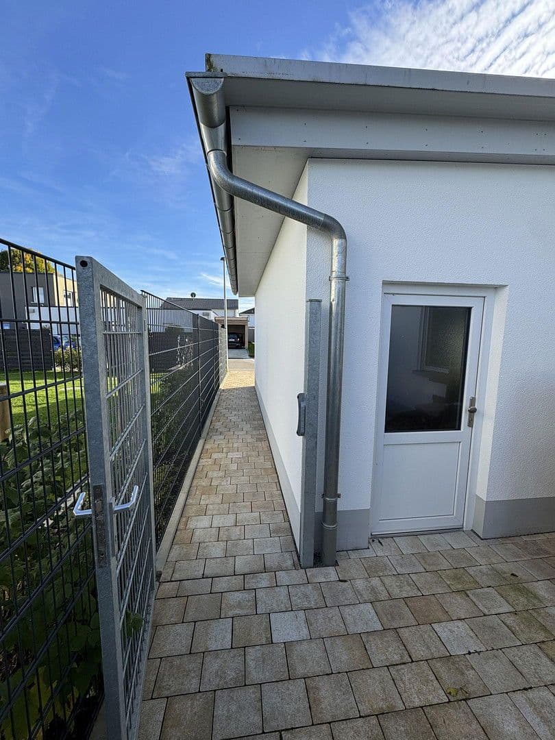 Prodej domu 227 m², pozemek 639 m², Laupheim, Bádensko-Württembersko Prodej domu 227 m², pozemek 639 m², Laupheim, Bádensko-Württembersko