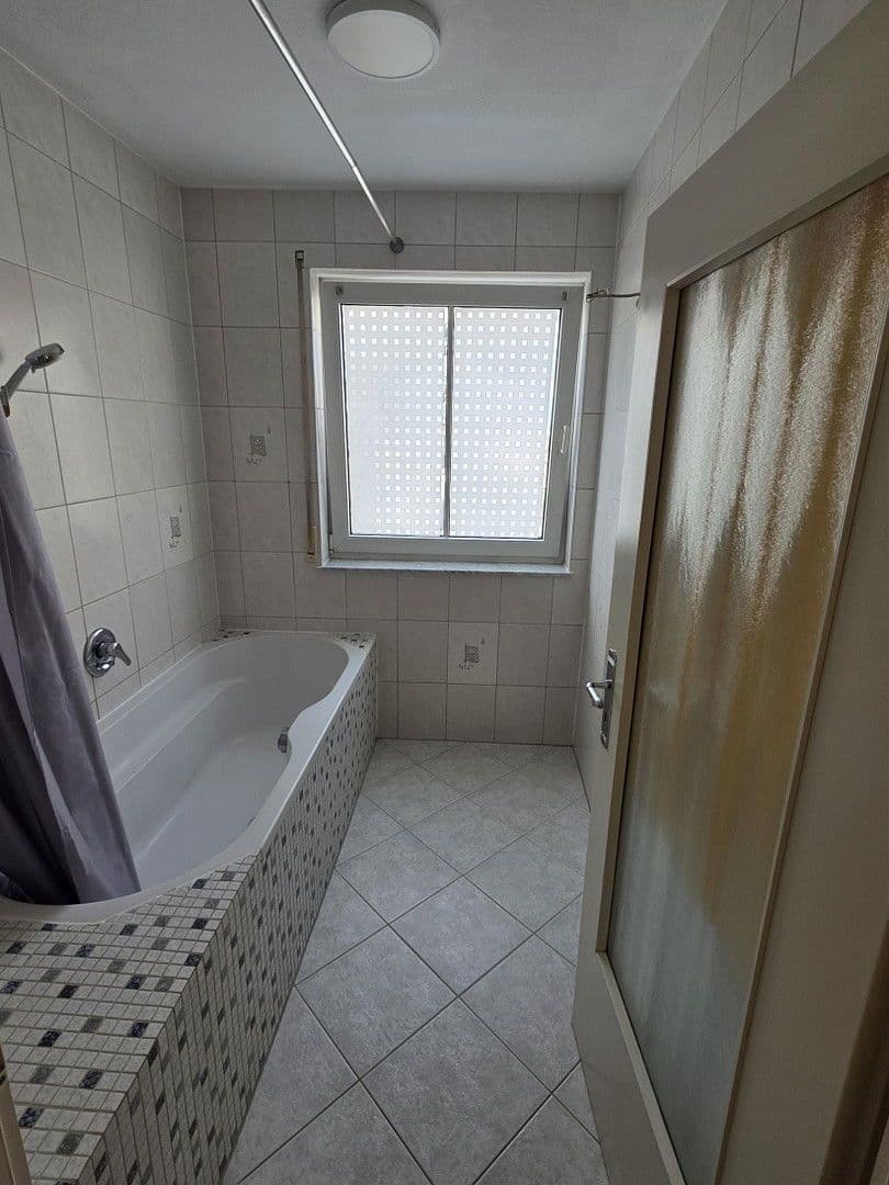 Pronájem bytu 2+1 67 m², Nürtinger Straße 4/2, Metzingen, Bádensko-Württembersko Pronájem bytu 2+1 67 m², Nürtinger Straße 4/2, Metzingen, Bádensko-Württembersko