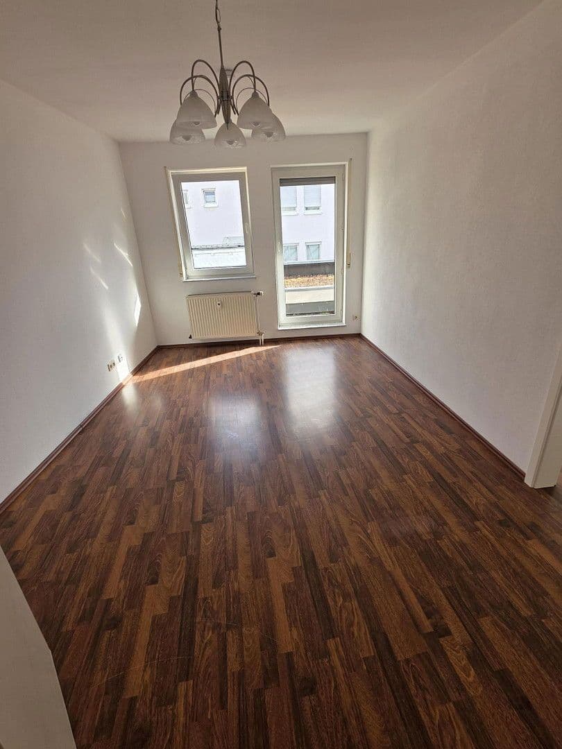 Pronájem bytu 2+1 67 m², Nürtinger Straße 4/2, Metzingen, Bádensko-Württembersko Pronájem bytu 2+1 67 m², Nürtinger Straße 4/2, Metzingen, Bádensko-Württembersko