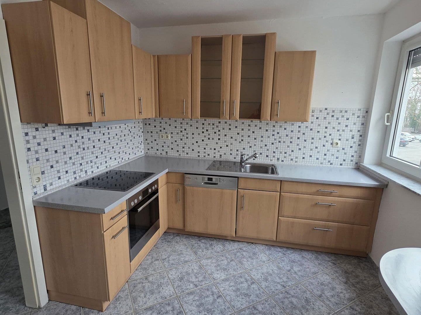 Pronájem bytu 2+1 67 m², Nürtinger Straße 4/2, Metzingen, Bádensko-Württembersko Pronájem bytu 2+1 67 m², Nürtinger Straße 4/2, Metzingen, Bádensko-Württembersko