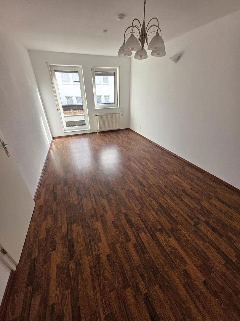 Pronájem bytu 2+1 67 m², Nürtinger Straße 4/2, Metzingen, Bádensko-Württembersko Pronájem bytu 2+1 67 m², Nürtinger Straße 4/2, Metzingen, Bádensko-Württembersko