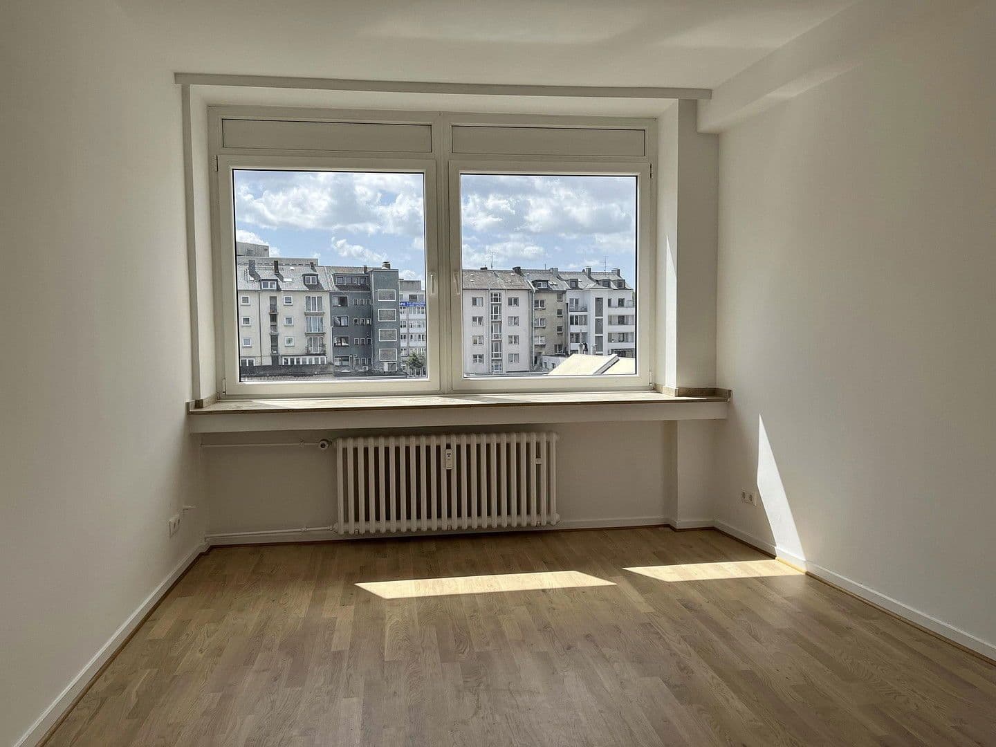 Pronájem bytu 5+1 114 m², Am Buchenbaum 21, Duisburg, Severní Porýní-Vestfálsko Pronájem bytu 5+1 114 m², Am Buchenbaum 21, Duisburg, Severní Porýní-Vestfálsko
