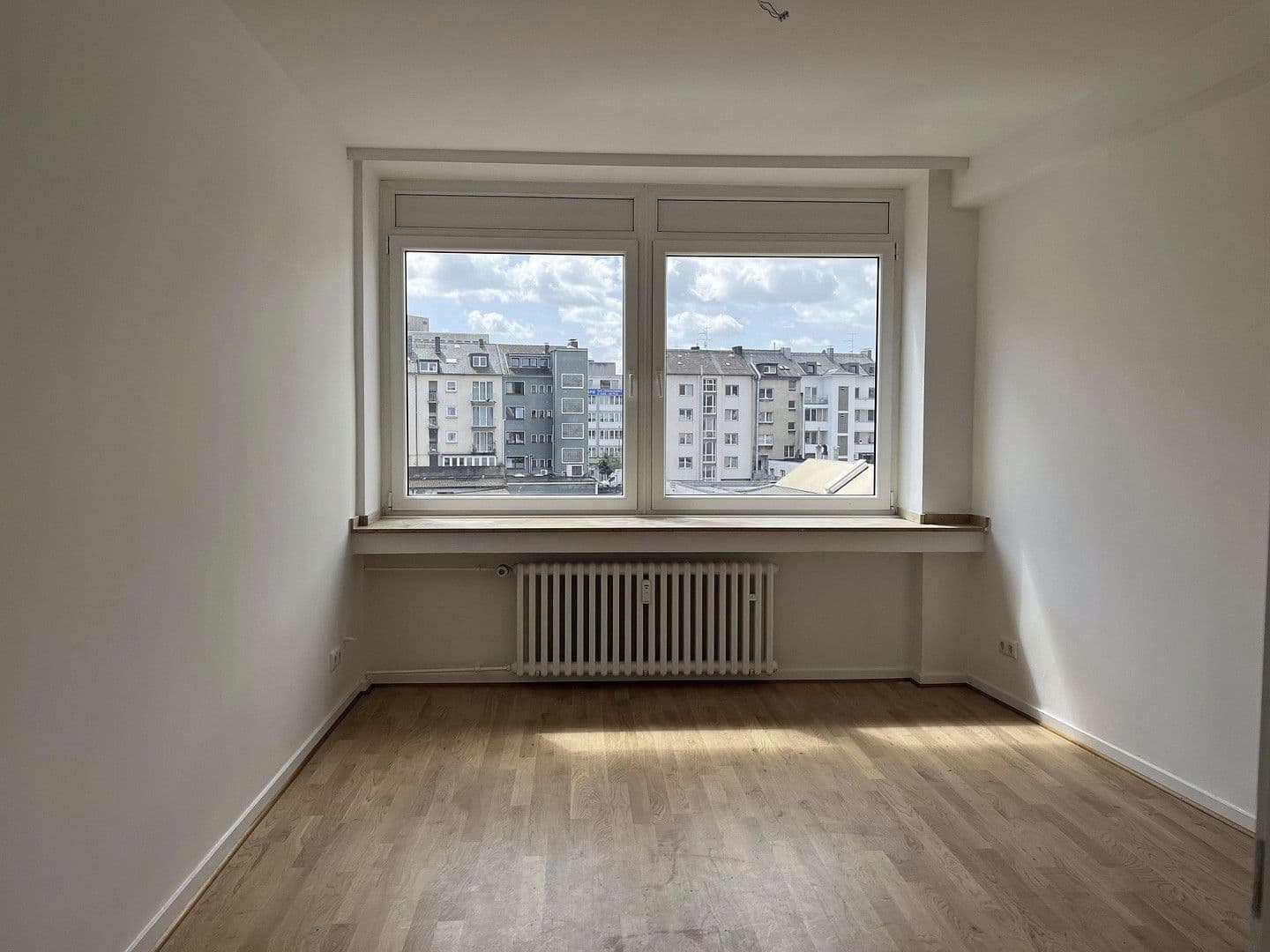 Pronájem bytu 5+1 114 m², Am Buchenbaum 21, Duisburg, Severní Porýní-Vestfálsko Pronájem bytu 5+1 114 m², Am Buchenbaum 21, Duisburg, Severní Porýní-Vestfálsko